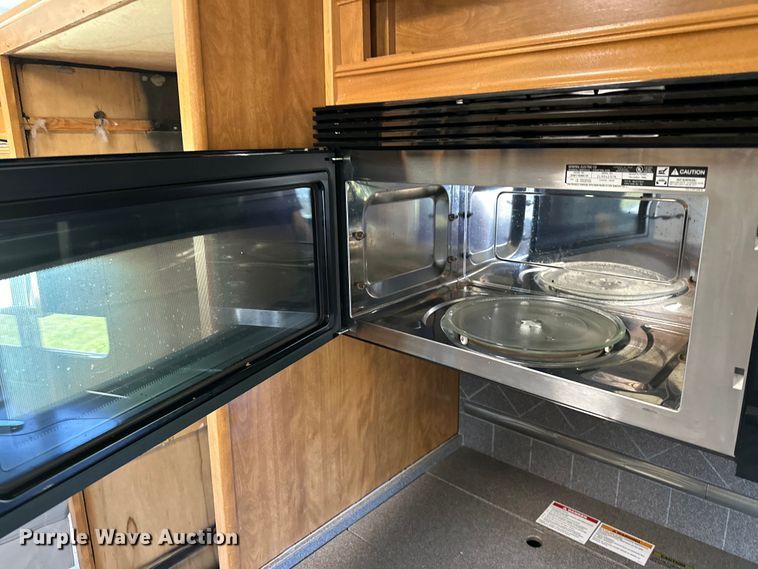 image for item EJ4387 2007 Fleetwood Discovery  RV