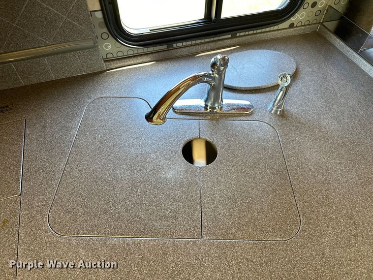 image for item EJ4387 2007 Fleetwood Discovery  RV