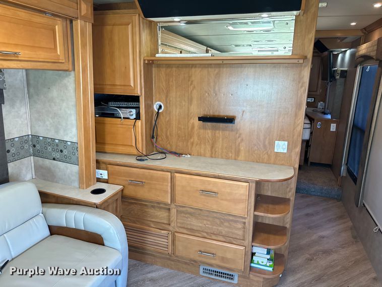 image for item EJ4387 2007 Fleetwood Discovery  RV