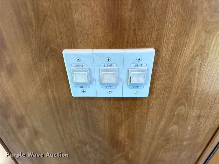 image for item EJ4387 2007 Fleetwood Discovery  RV