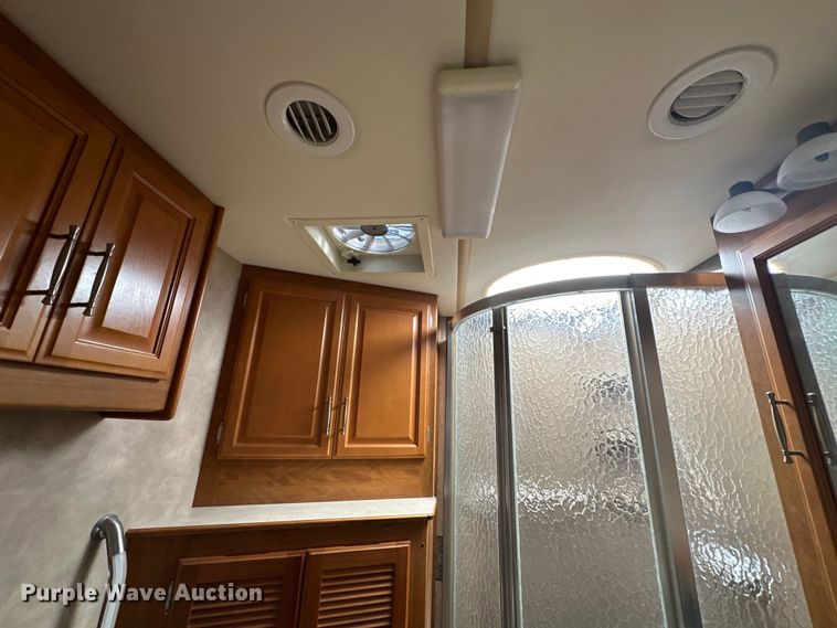 image for item EJ4387 2007 Fleetwood Discovery  RV