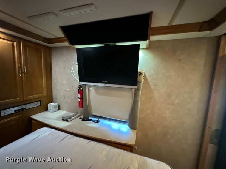 image for item EJ4387 2007 Fleetwood Discovery  RV