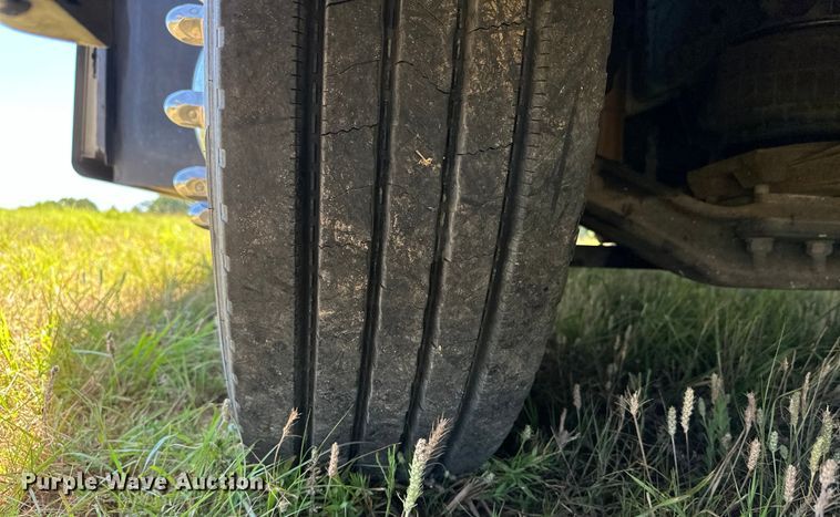 image for item EJ4387 2007 Fleetwood Discovery  RV