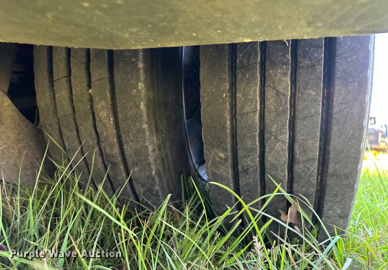 image for item EJ4387 2007 Fleetwood Discovery  RV