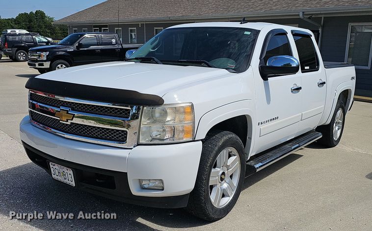 image for item EJ5688 2008 Chevrolet Silverado 1500 Crew Cab pickup truck