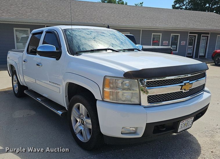 image for item EJ5688 2008 Chevrolet Silverado 1500 Crew Cab pickup truck