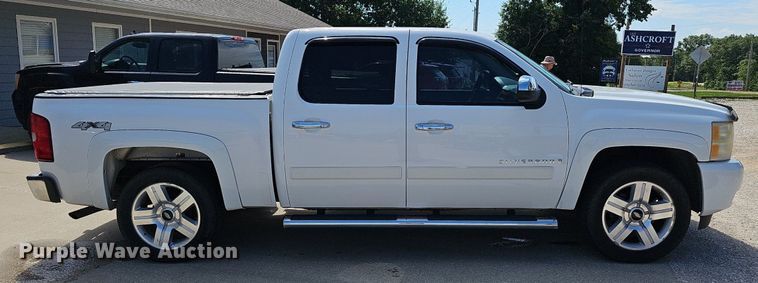 image for item EJ5688 2008 Chevrolet Silverado 1500 Crew Cab pickup truck