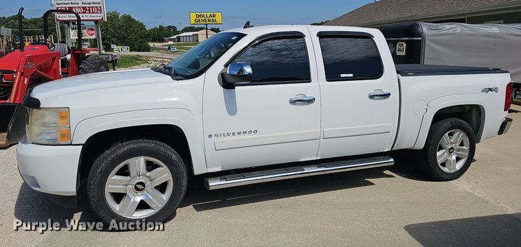 image for item EJ5688 2008 Chevrolet Silverado 1500 Crew Cab pickup truck