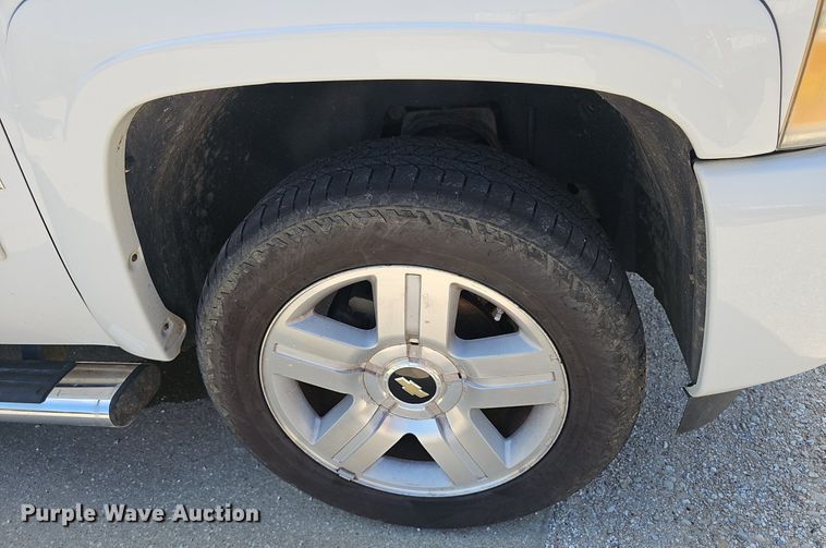 image for item EJ5688 2008 Chevrolet Silverado 1500 Crew Cab pickup truck