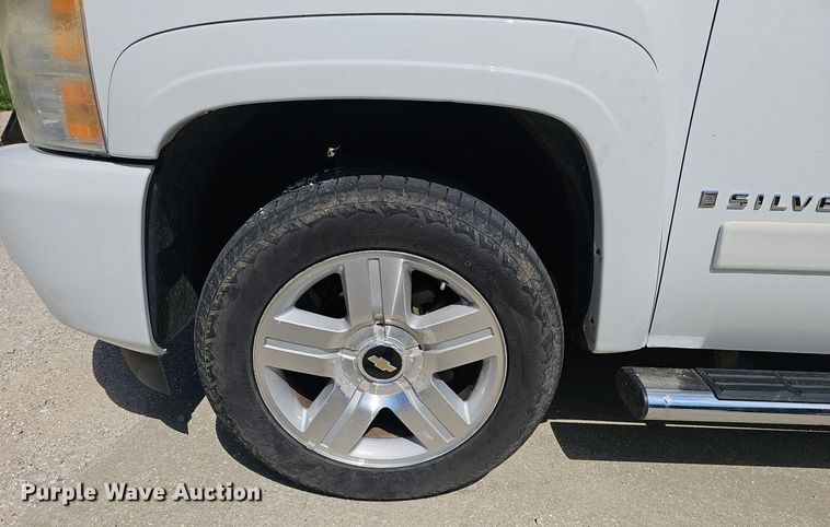 image for item EJ5688 2008 Chevrolet Silverado 1500 Crew Cab pickup truck