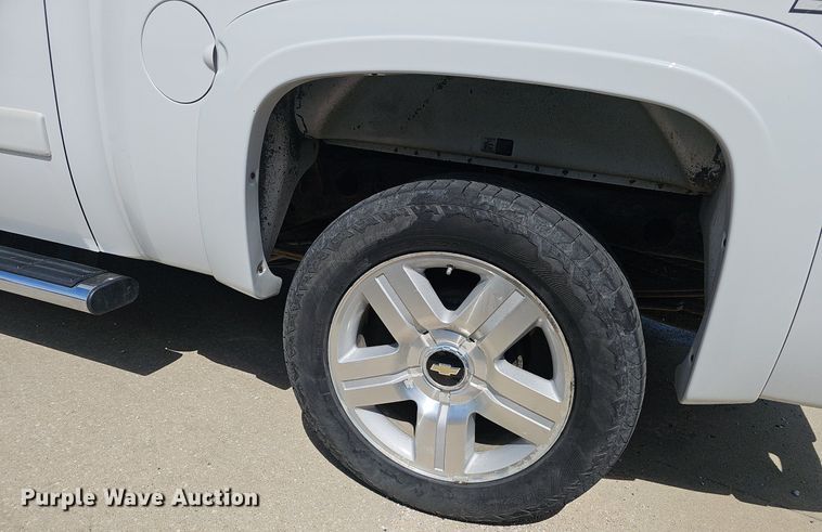 image for item EJ5688 2008 Chevrolet Silverado 1500 Crew Cab pickup truck