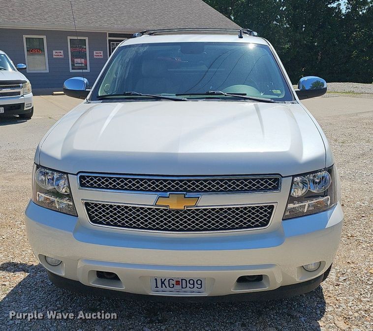 image for item EJ5690 2012 Chevrolet  Avalanche  Crew Cab pickup truck