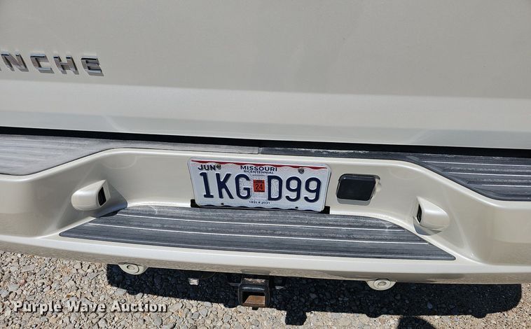 image for item EJ5690 2012 Chevrolet  Avalanche  Crew Cab pickup truck