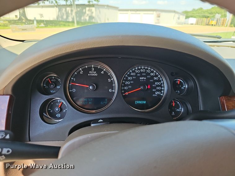 image for item EJ5690 2012 Chevrolet  Avalanche  Crew Cab pickup truck