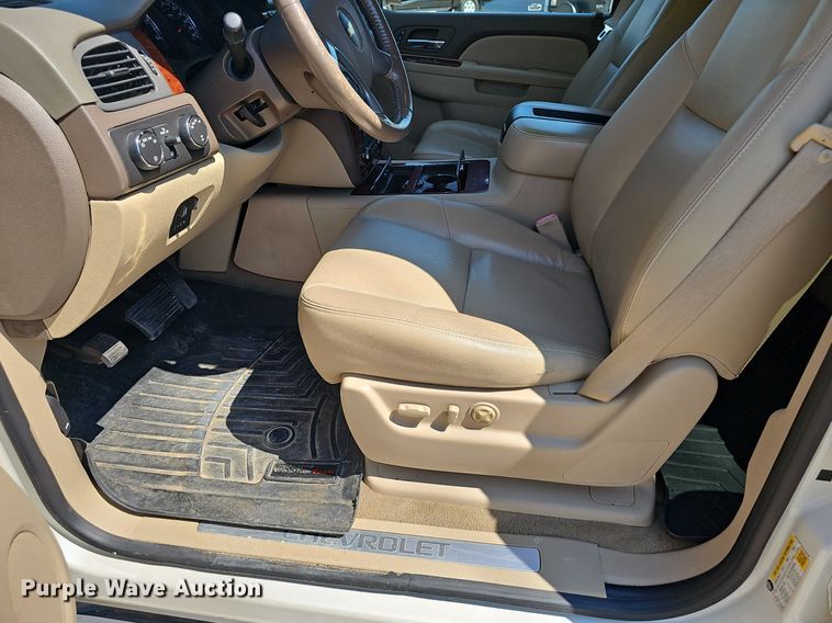 image for item EJ5690 2012 Chevrolet  Avalanche  Crew Cab pickup truck