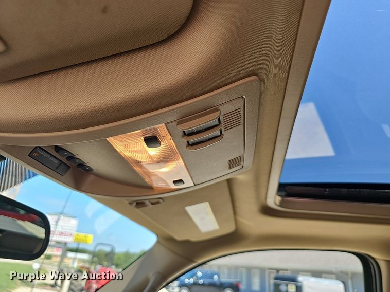 image for item EJ5690 2012 Chevrolet  Avalanche  Crew Cab pickup truck