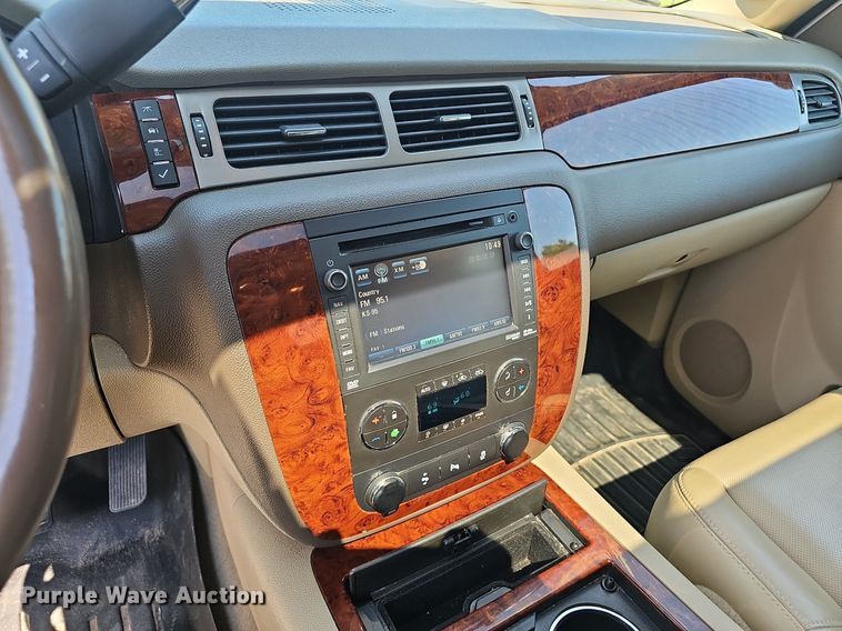 image for item EJ5690 2012 Chevrolet  Avalanche  Crew Cab pickup truck