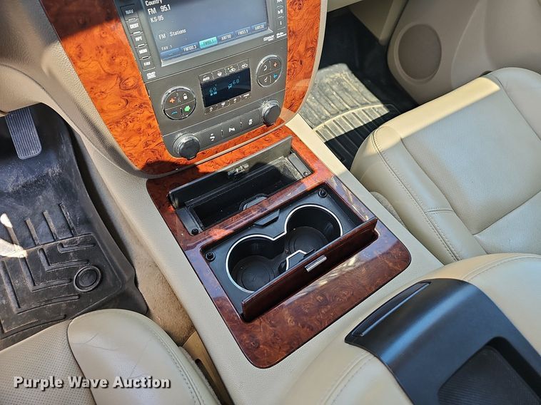 image for item EJ5690 2012 Chevrolet  Avalanche  Crew Cab pickup truck