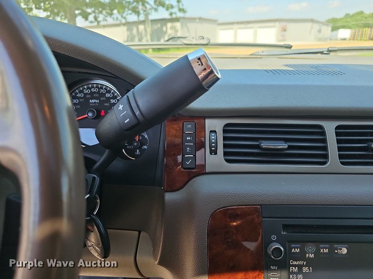 image for item EJ5690 2012 Chevrolet  Avalanche  Crew Cab pickup truck