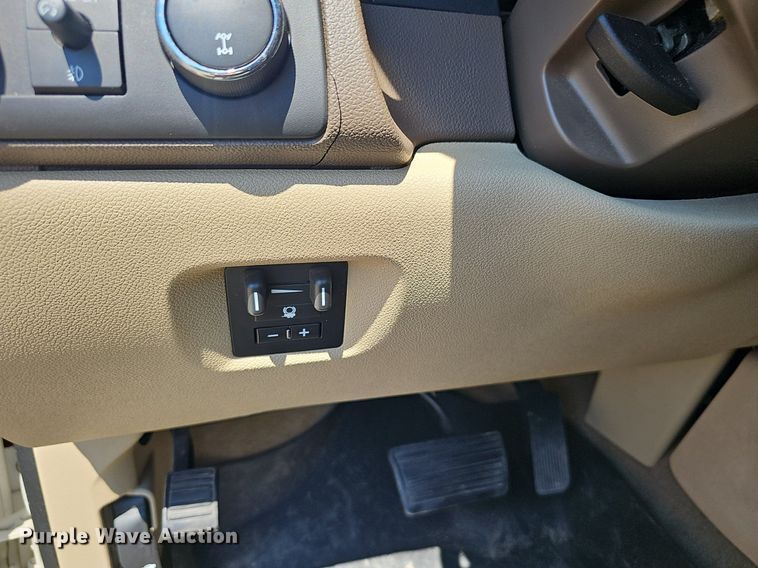 image for item EJ5690 2012 Chevrolet  Avalanche  Crew Cab pickup truck