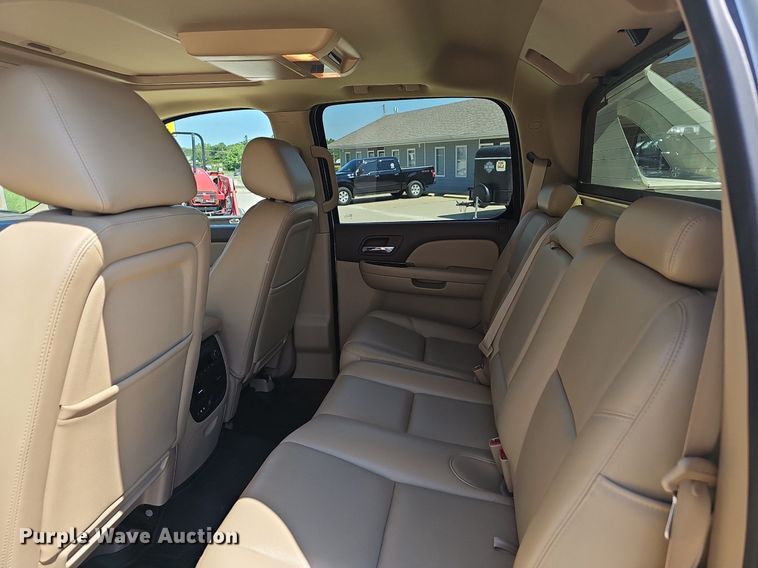 image for item EJ5690 2012 Chevrolet  Avalanche  Crew Cab pickup truck