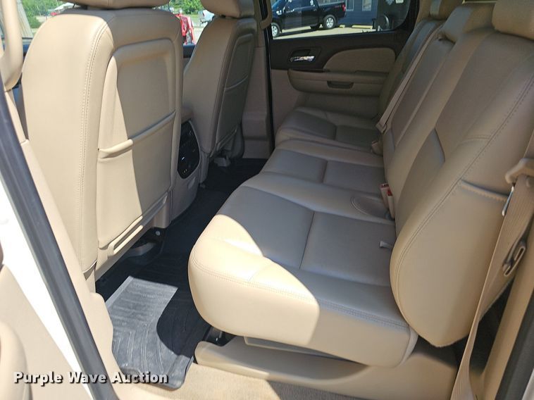 image for item EJ5690 2012 Chevrolet  Avalanche  Crew Cab pickup truck