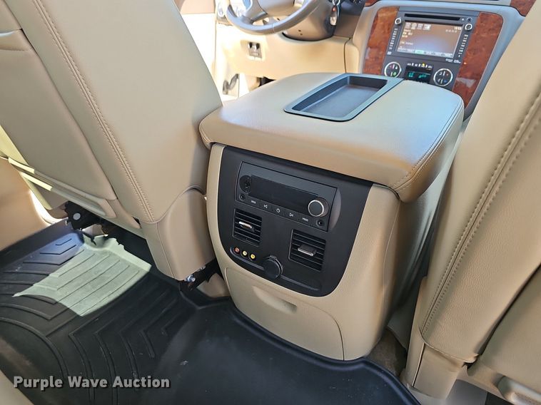 image for item EJ5690 2012 Chevrolet  Avalanche  Crew Cab pickup truck