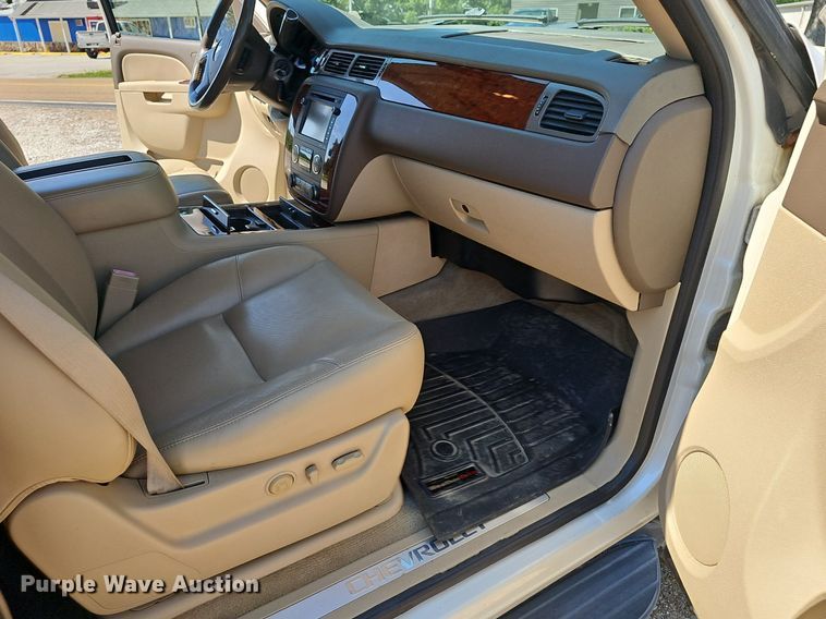 image for item EJ5690 2012 Chevrolet  Avalanche  Crew Cab pickup truck