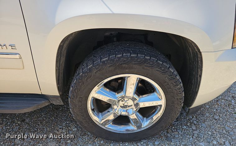 image for item EJ5690 2012 Chevrolet  Avalanche  Crew Cab pickup truck