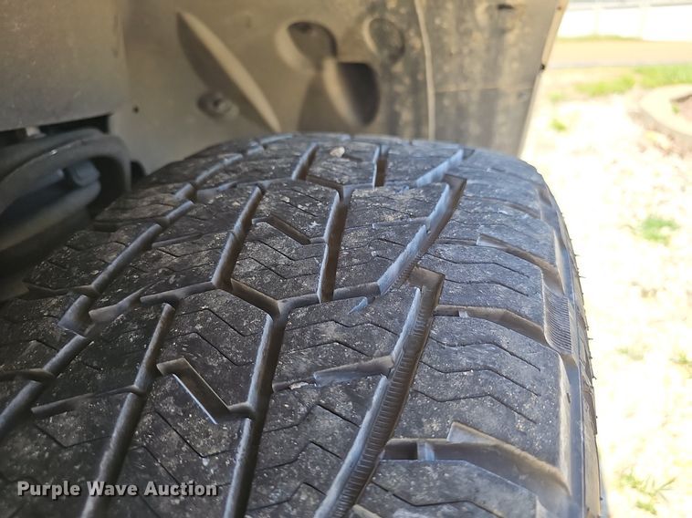 image for item EJ5690 2012 Chevrolet  Avalanche  Crew Cab pickup truck