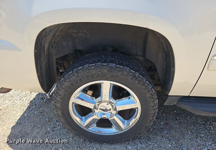 image for item EJ5690 2012 Chevrolet  Avalanche  Crew Cab pickup truck