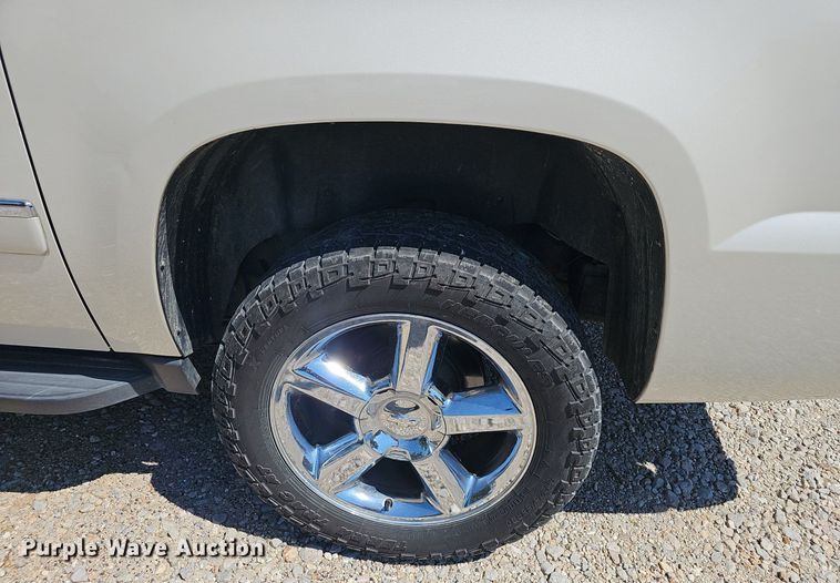 image for item EJ5690 2012 Chevrolet  Avalanche  Crew Cab pickup truck