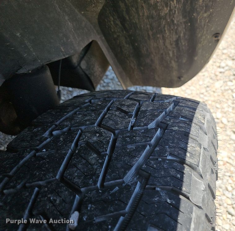 image for item EJ5690 2012 Chevrolet  Avalanche  Crew Cab pickup truck