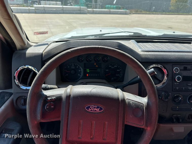 image for item EJ6897 2009 Ford F250 Super Duty XLT pickup truck