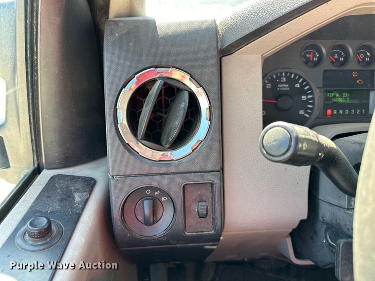 image for item EJ6897 2009 Ford F250 Super Duty XLT pickup truck