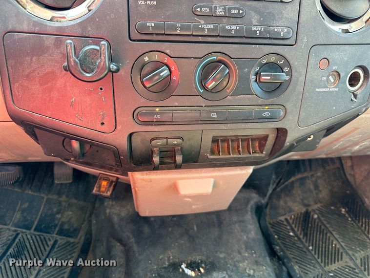 image for item EJ6897 2009 Ford F250 Super Duty XLT pickup truck