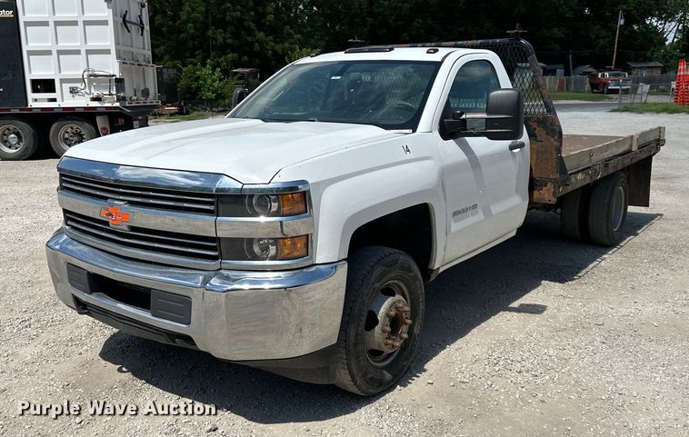 image for item EJ6960 2017 Chevrolet Silverado 3500HD flatbed pickup truck