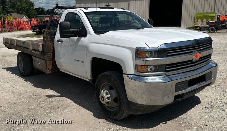 image for item EJ6960 2017 Chevrolet Silverado 3500HD flatbed pickup truck