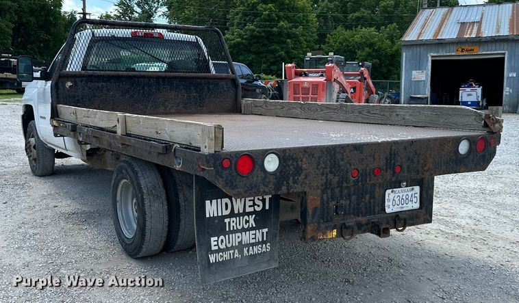 image for item EJ6960 2017 Chevrolet Silverado 3500HD flatbed pickup truck