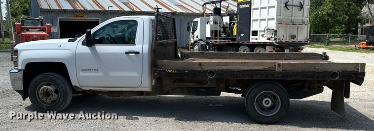 image for item EJ6960 2017 Chevrolet Silverado 3500HD flatbed pickup truck