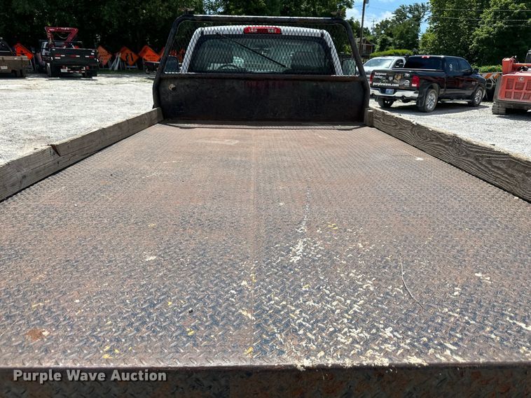 image for item EJ6960 2017 Chevrolet Silverado 3500HD flatbed pickup truck