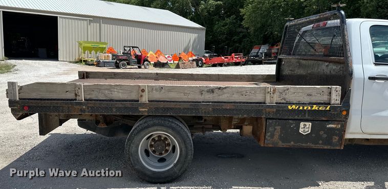 image for item EJ6960 2017 Chevrolet Silverado 3500HD flatbed pickup truck