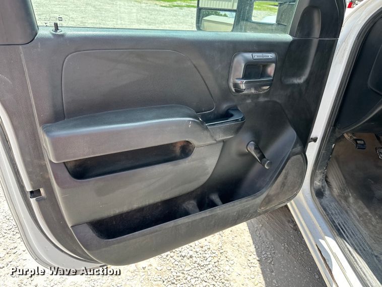 image for item EJ6960 2017 Chevrolet Silverado 3500HD flatbed pickup truck