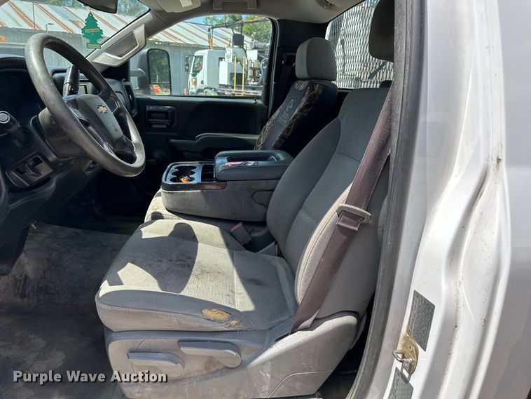 image for item EJ6960 2017 Chevrolet Silverado 3500HD flatbed pickup truck