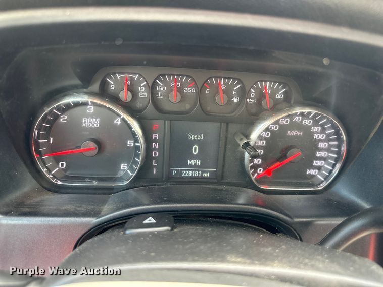 image for item EJ6960 2017 Chevrolet Silverado 3500HD flatbed pickup truck