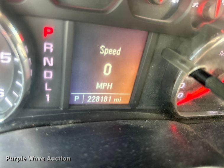 image for item EJ6960 2017 Chevrolet Silverado 3500HD flatbed pickup truck