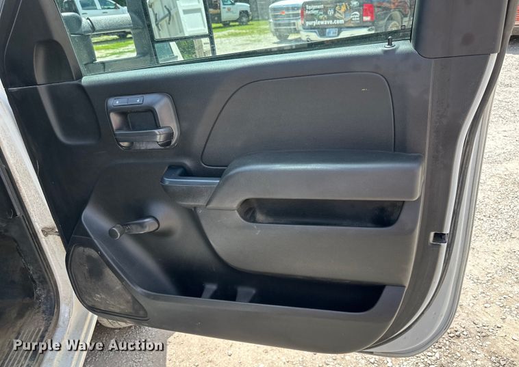 image for item EJ6960 2017 Chevrolet Silverado 3500HD flatbed pickup truck