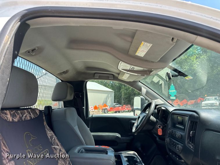 image for item EJ6960 2017 Chevrolet Silverado 3500HD flatbed pickup truck