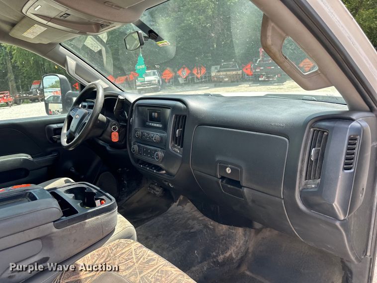 image for item EJ6960 2017 Chevrolet Silverado 3500HD flatbed pickup truck