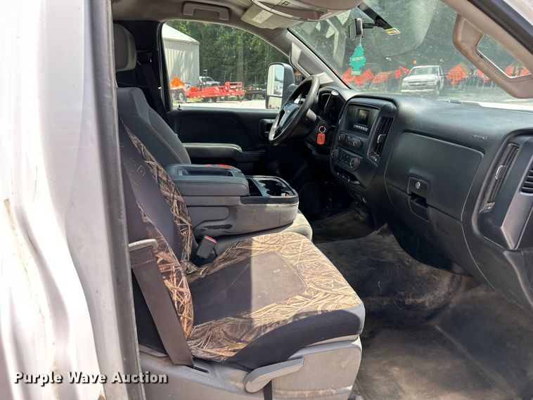 image for item EJ6960 2017 Chevrolet Silverado 3500HD flatbed pickup truck